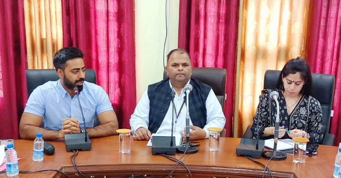 Expenditure observers hold meeting with district officials and monitoring teams
